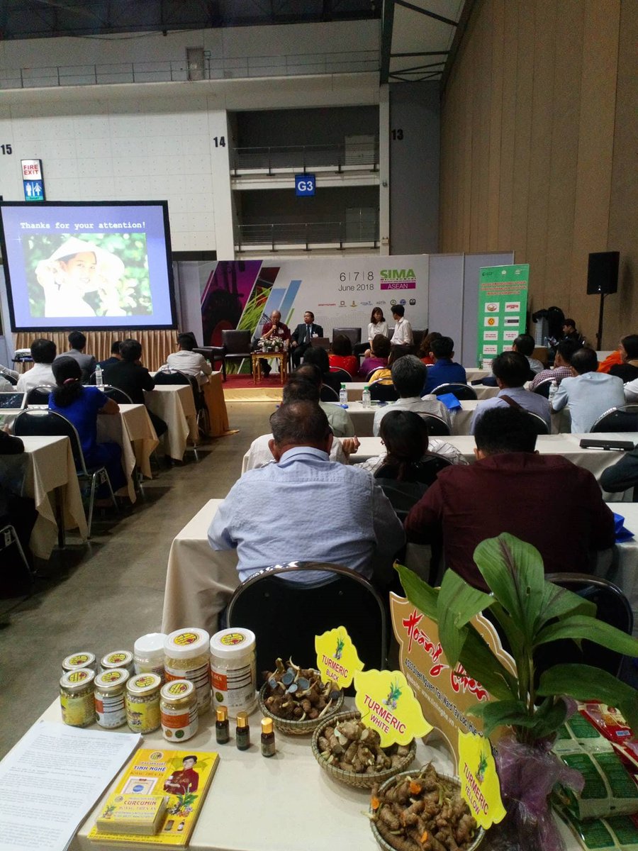 AgriExpoEmag's tweet photo. Pros discuss Agriculture 4.0 at SIMA: "It will increase production with its application and increase profits in the long run." https://t.co/ylrMowHWAh