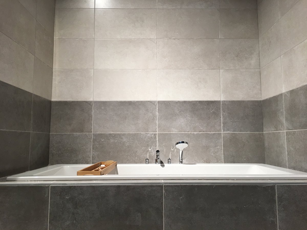 LIVwonen's tweet photo. Het sanitair in onze showroom krijgt een update. De eerste 2 stijlappartementen zijn nagenoeg gereed. Mooi he? Meer foto's: https://t.co/2hsV3W68AN #livwoonbeleving #livwonen #hartvooroptimaalwonen https://t.co/OI1h5KmK6D