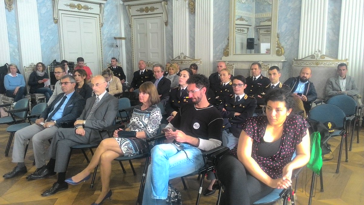 ComunediAosta's tweet photo. Da #Rava, @QuesturadiAosta e #Sitrasb presentazione progetto #Mercurio per #Aosta. Sindaco @fulviocentoz: "anche da @ComunediAosta videosorveglianza per aumentare sicurezza cittadini". @ustampavda https://t.co/WdZsWHIEhB