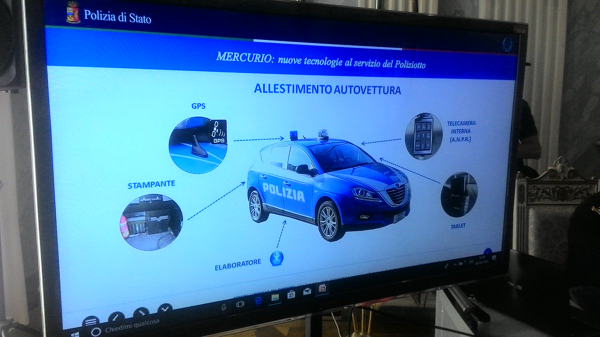 ComunediAosta's tweet photo. Da #Rava, @QuesturadiAosta e #Sitrasb presentazione progetto #Mercurio per #Aosta. Sindaco @fulviocentoz: "anche da @ComunediAosta videosorveglianza per aumentare sicurezza cittadini". @ustampavda https://t.co/WdZsWHIEhB