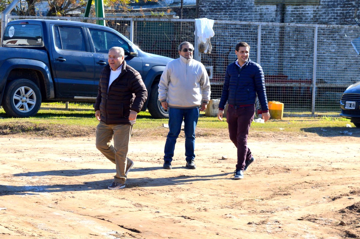 Las obras de pavimentación mejoran sustancialmente la calidad de vida de los vecinos, por eso nos alegra haber logrado asfaltar una cuadra de la calle Prof. Domínguez (e/ La Pampa y Córdoba), con la que llegamos a 85 los últimos dos años. 👷🚛🚧