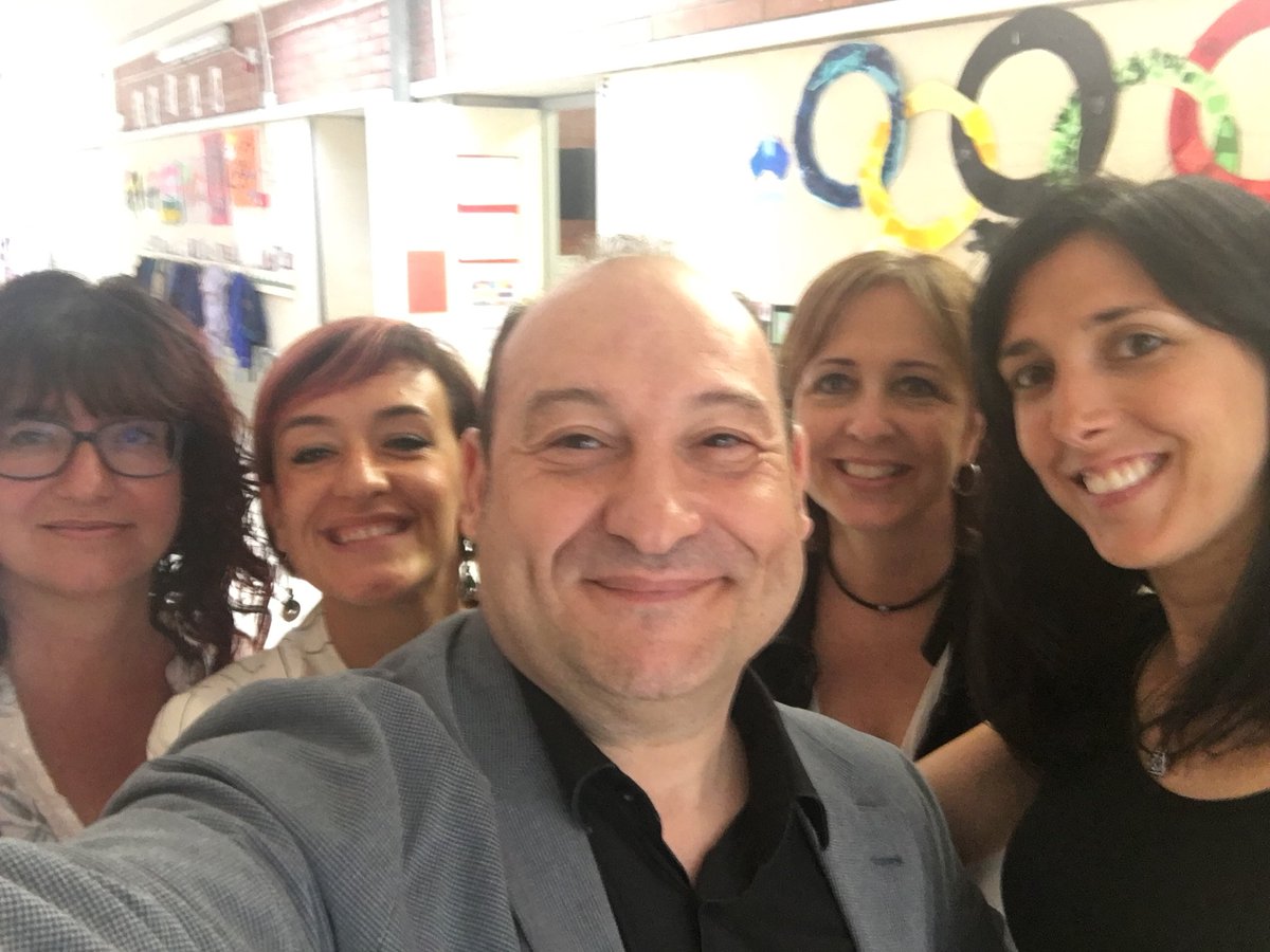 carlosruiztwitt's tweet photo. Visita als nens i nenes de 3er @escolacanpalmer i trobada amb l’equip directiu x impulsar projectes innovadors #ExitEducatiu #Viladecans https://t.co/4UH5e6MtB9