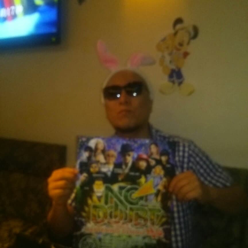 keyvun_singer's tweet photo. 我らがレーベルのproducer F氏。ママチャリもウサミミも華麗に素敵にこなすオトコ♪
#hirostar #guitarist #ハプニングサミット #NODOUBT #三木道三 https://t.co/Uym8VX0JXx