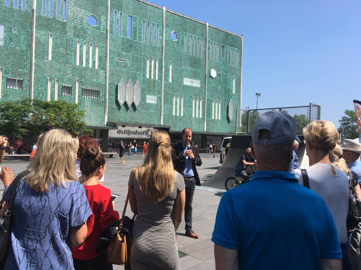 Opening van het Slimmer Leven Huis op het 18 september plein tijdens @DTW2018 Drie dagen lang kennismaken met de nieuwste woon-, welzijn- en zorginnovaties. Collega Ellen @Rabo_EV neemt bezoekers mee in o.a. platform #IkWoonLeefZorg #zorginnovatie