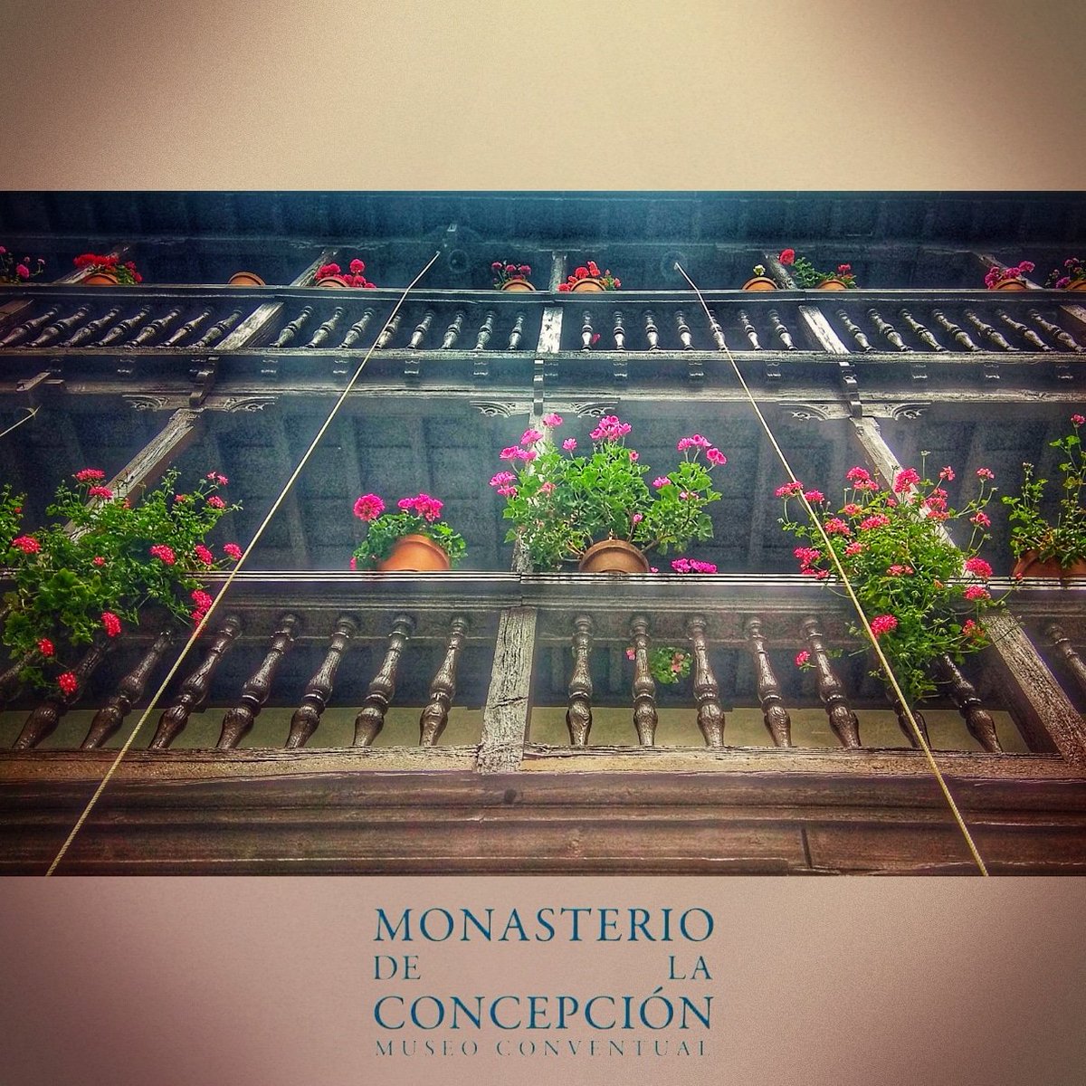 Claustro Primaveral 🌸 
Ven y conócenos! 
#MuseoConventual #visitasguiadas #ArteHistoria #500Años