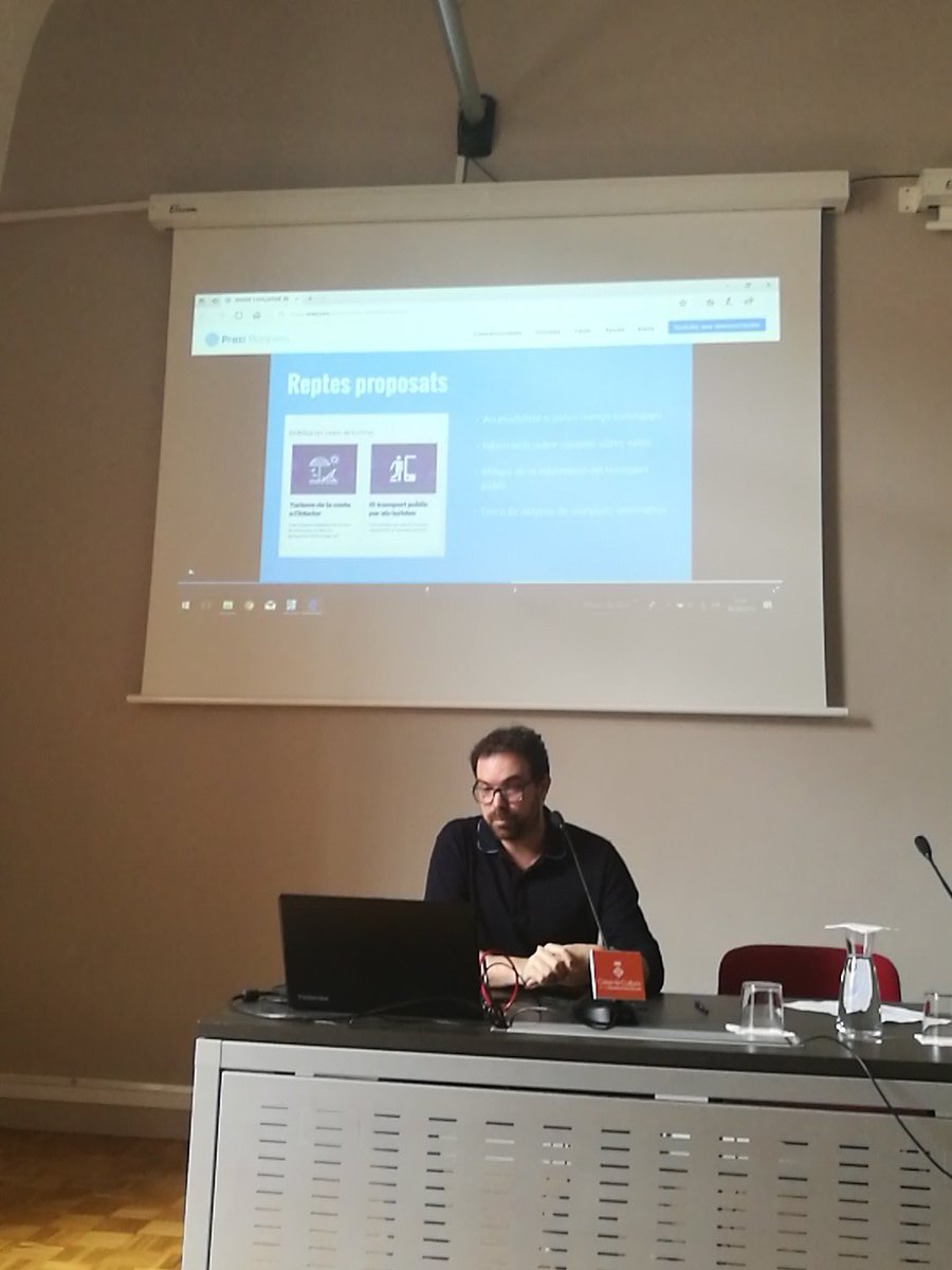 RosaParadell's tweet image. Marc Genès del Consell Comarcal del Baix Empordà ens explica la seva experiència de participació al #SmartCATChallenge en base als reptes de #mobilitat i #Turisme que es poden resoldre amb solucions #smart @tic #PromoEcoDdGi @diputaciogirona