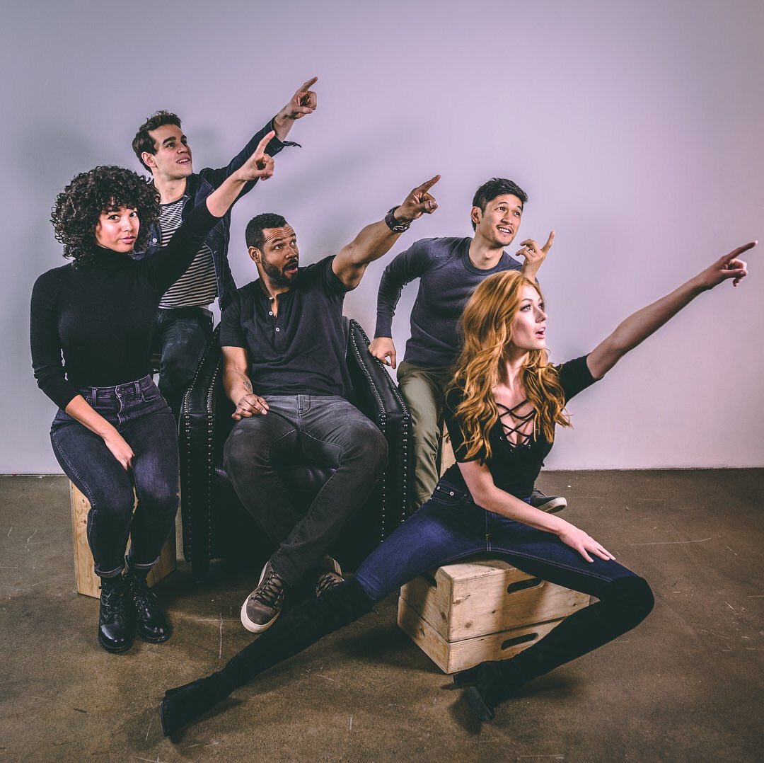 sertsev's tweet photo. Come on, family! 👊💪  #SaveShadowhunters #PickUpShadowhunters @netflix @hulu @ShadowhuntersTV @FreeformTV https://t.co/IwqT4M1oXg