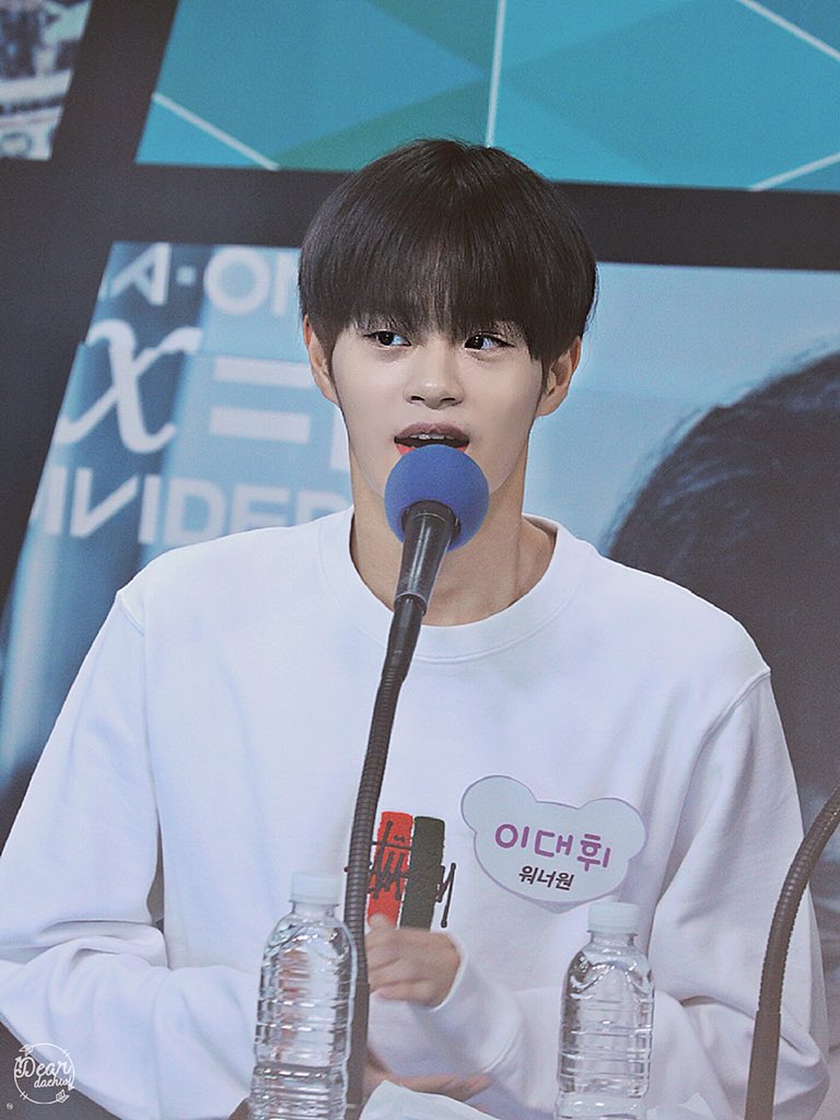 Dear_Daehwi's tweet photo. 180605 아기 수다리🙈🙈

#대휘 #이대휘 #워너원 #wannaone https://t.co/3WSmfLPsIM