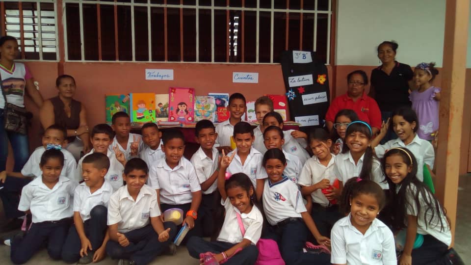 Circuito25heres's tweet photo. #PuebloTrabajoYPatria #BolivarHeres la @UECINMACULADA celebro "Concurso de Cuentos" con la participación activa de la comunidad, fortaleciendo los lazos Escuela-familia y comunidad @sheieduc @JauaMiranda @MPPEDUCACION @eugeniapinero @FormacionMppe https://t.co/W2s3VghNsl