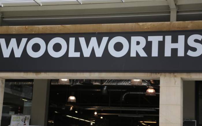 ewnupdates's tweet photo. [LISTEN] Woolworths to stop using non-recyclable plastic bags https://t.co/JWx46oWqVR https://t.co/wiechb9zwr