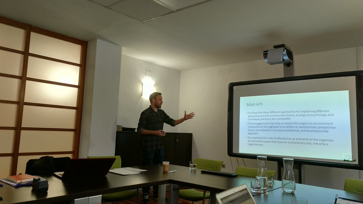 Leo_Bich's tweet photo. Manuel Heras's Talk on the evolutionary role of affordances at the Agency, Cognition and the Environment workshop at the University of the Basque Country UPV/EHU #affordances #nicheconstruction #extendedevolutionarysynthesis #niche https://t.co/3U8zkVAPjv https://t.co/AVug0mTD4w