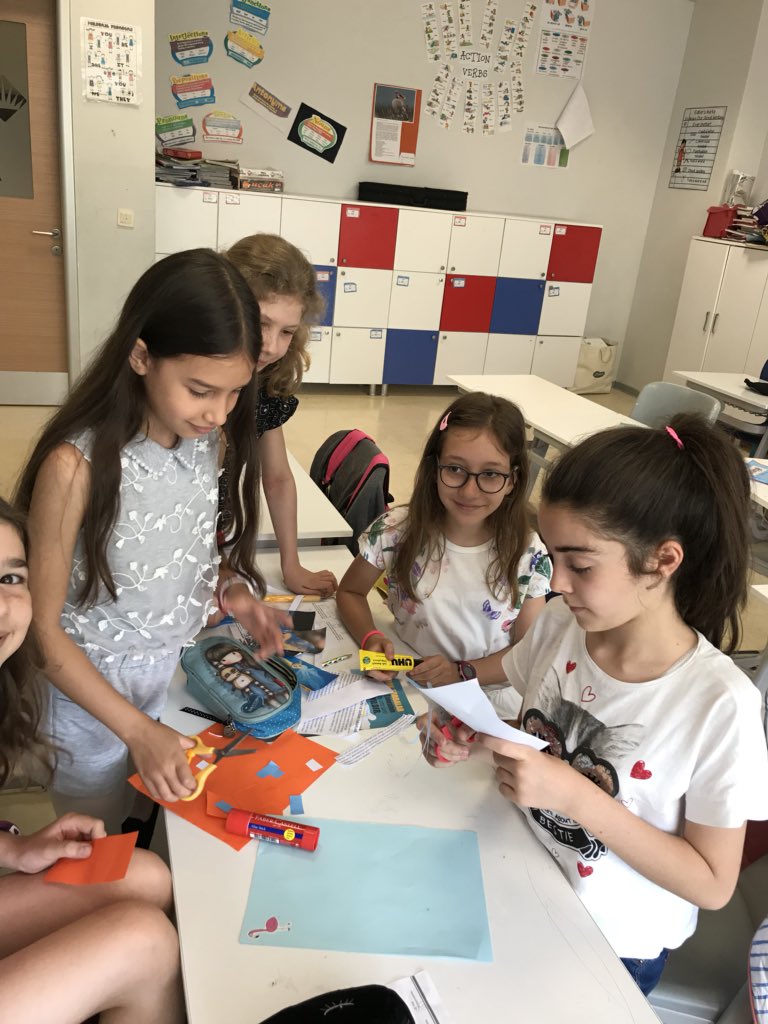 merveguneren's tweet image. #masterjuniour programımızı tamamladık yaptığımız afişlerimizi okulumuzun civarındaki marketlere astık🎓📚 ATMA GİTMESİN DOĞAYI KİRLETMESİN #plastikpoşetlerzararlıdır