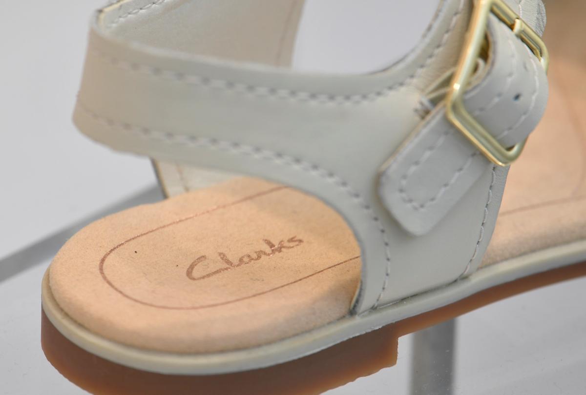 Clarks shoes made in Britain after 12-year hiatus | Reuters mib.live/2xN21d2