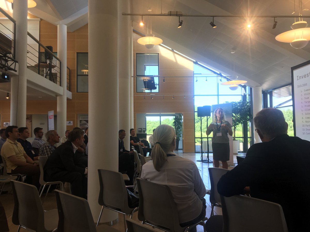 InvestinViborg's tweet photo. #EBVF18
#biobased el #bioeconomy
#agrifood
#dkgreen
#Viborg ‘Never miss an opportunity to pitch’. Entrepreneurs pitching their business idea at European Bioeconomy Venture Forum 2018 https://t.co/NkqfYW0QVB