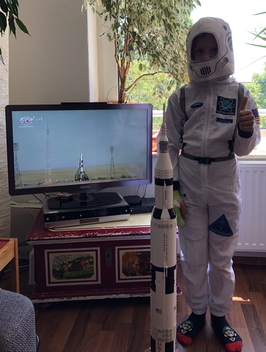 Sophie020808's tweet photo. Wir sind in Gedanken dabei! Einen guten Start und alles Gute, lieber @Astro_Alex
@DLR_next https://t.co/SpqUmVNB6v