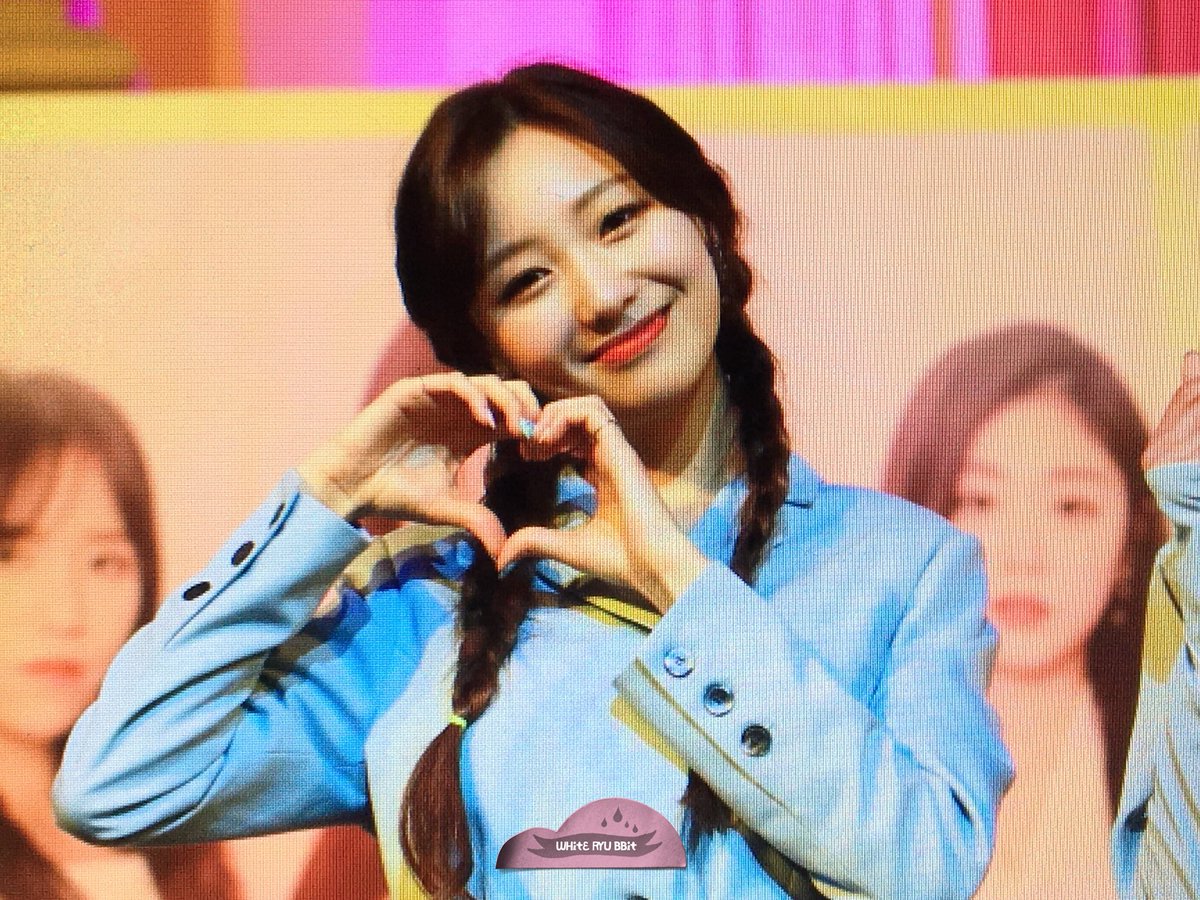 WHITE_RYU_BBIT's tweet photo. 180606 일본 프로모션 프리뷰
#러블리즈 #류수정
도쿄 프로모션 첫날 수고했어🐇
@Official_LVLZ https://t.co/tDczUW1o68