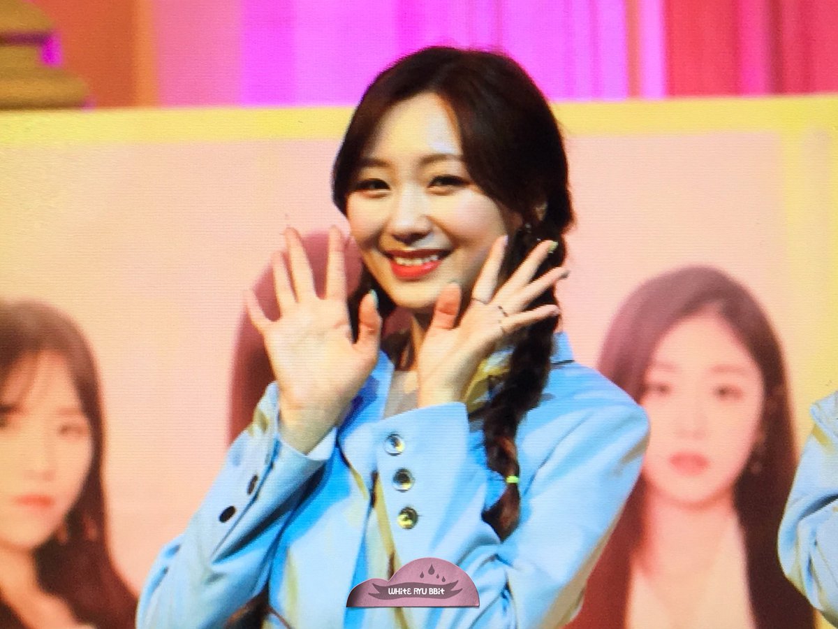 WHITE_RYU_BBIT's tweet photo. 180606 일본 프로모션 프리뷰
#러블리즈 #류수정
도쿄 프로모션 첫날 수고했어🐇
@Official_LVLZ https://t.co/tDczUW1o68