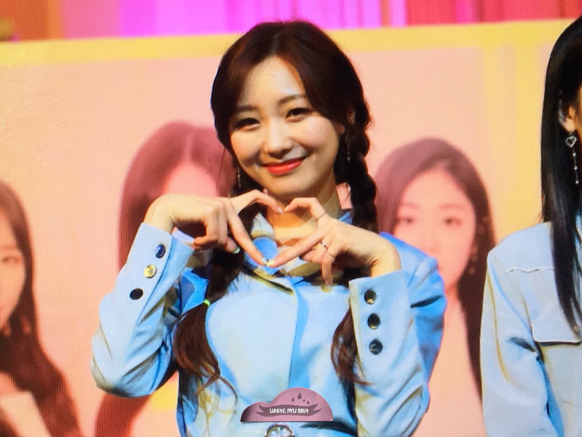 180606 일본 프로모션 프리뷰
#러블리즈 #류수정
도쿄 프로모션 첫날 수고했어🐇
<a href="/Official_LVLZ/">Lovelyz_Official</a>