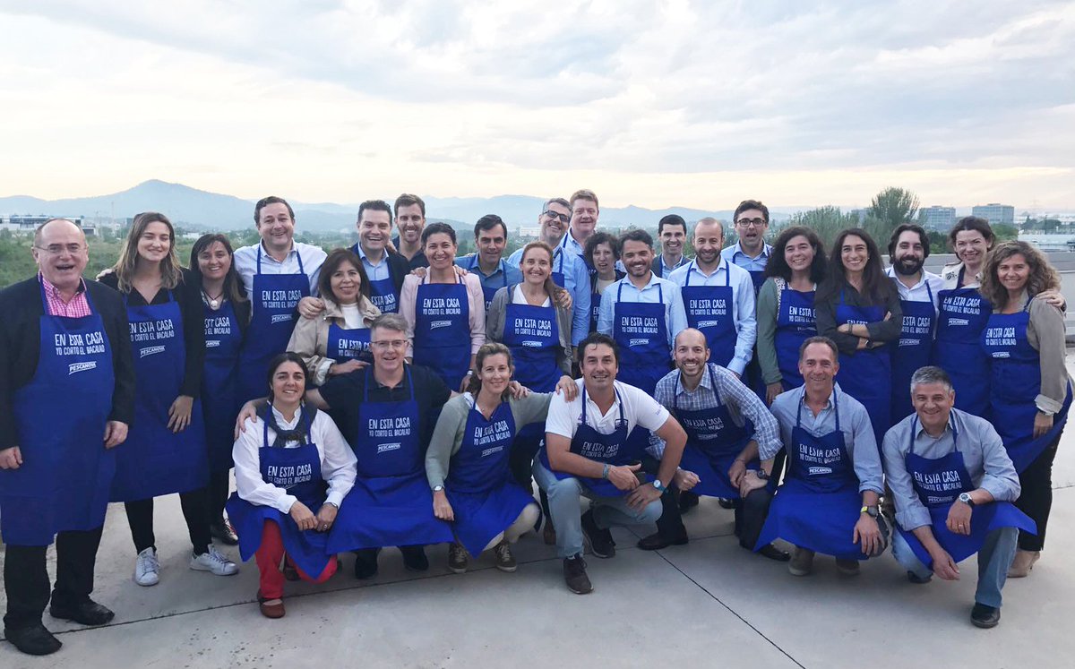 PescanovaCorp's tweet photo. Los alumnos del #AMP de @ESADE han degustado nuestro #Pulpo cocido, #Ceviche de langostinos y #langostinos de @pescanova_es y, como son gente de negocios, se fijaron especialmente en la calidad y facilidad de preparación. Además, se chuparon los dedos, que los pillamos...😋😁 https://t.co/tcjuT1wzey
