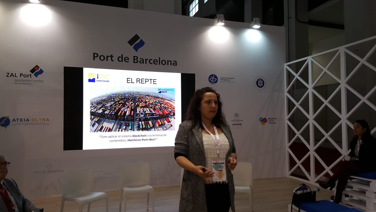 PortdeBarcelona's tweet photo. L'alumnat de l'@InstitutdeVic presenten el projecte guanyador d'enguany del #PortInnova, un projecte sobre el repte logístic d'un servidor que permeti la interconnectivitat entre els diferents actors de la terminal de HSP #PortBCNSIL https://t.co/wiX89nikGA