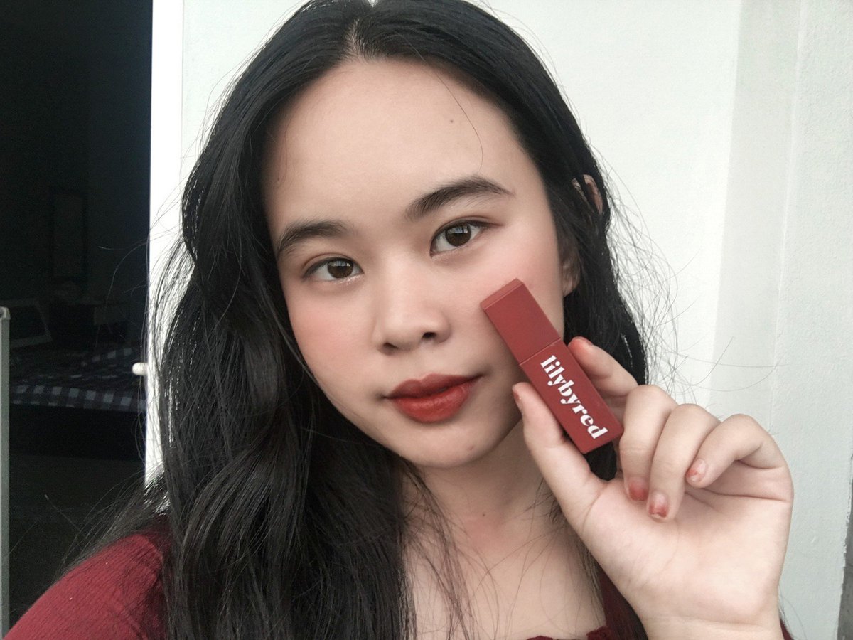 leeminb__'s tweet photo. #Lilybyred เบอรื6คือดีอ่า มันเป็นแดงตุ่นๆอ���กสีมะเขือเทศแก่🍅 ลิปเนื้อมูสนุ่มเกลี่ยง่าย ทาเเล้วปากเนียนเบลอสวยสุด #ปากคล้ำก็ทาได้💋ใครชอบทาปากแดงก่ำๆแบบช้ำๆด้านในให้ปากดูมีกระจับเบาๆ ควรมี!

ชอบจัดโปรเหลือ200กว่าบ่อยๆ💸
���@mmewrv

#ของมันต้องมี #ไว้รีวิวห้ามขายของโว้ยย #ถูกและดี https://t.co/iMmXY0xYcN