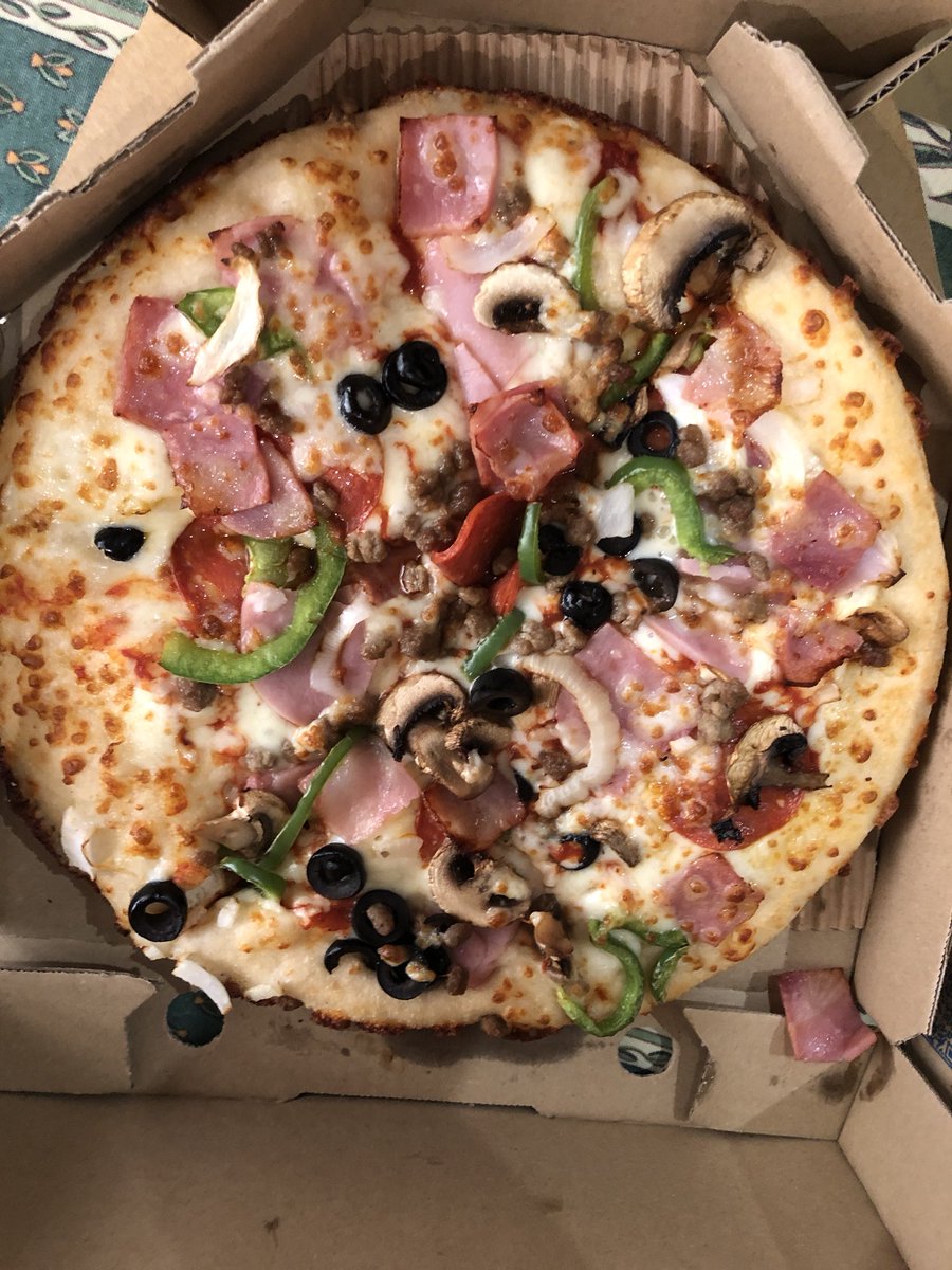 lucducatibcn's tweet photo. @PalomiCine @DominosPizza_ES @UniversalDVD_BD @JurassicWorld_4 Con la pizza #extravaganzza @DominosPizza_ES para es la mejor que lleva de todo seguro que le gusta a t rex #JurassicWorld #JurassicPark @lucducatibcn @Cholosanse @sherman_tanki01 https://t.co/KGCTSfAdd0