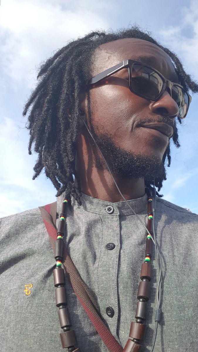 KromatikAvenue's tweet photo. Found these pics of when I started lol. My hair is getting there... 2 yrs come July/August.... #locs #locsnation #dread #dreadnation #locstylesformen #locdreams #locdread #loclife #locjourney #dreadhead #dreadlocks #dreaddreams #dreadstyles #dreadstagram #dreadshare #locstagram https://t.co/e5VKbgIdLd