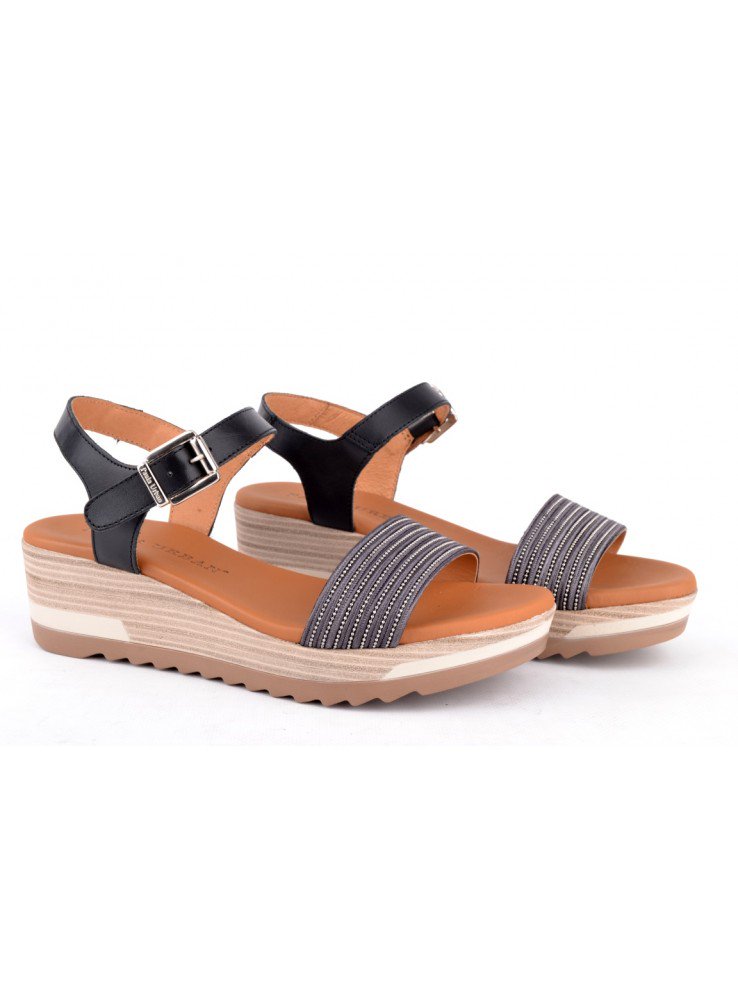 SombriaM's tweet photo. Buenos días os presentamos el modelo de #sandalias de #PAULAURBAN con más aceptación hasta el momento,en colores #NUDE y #MARINO.Entra,pruebatelas y disfruta.#segovia.#zapateria. https://t.co/PAYqc6wgG8