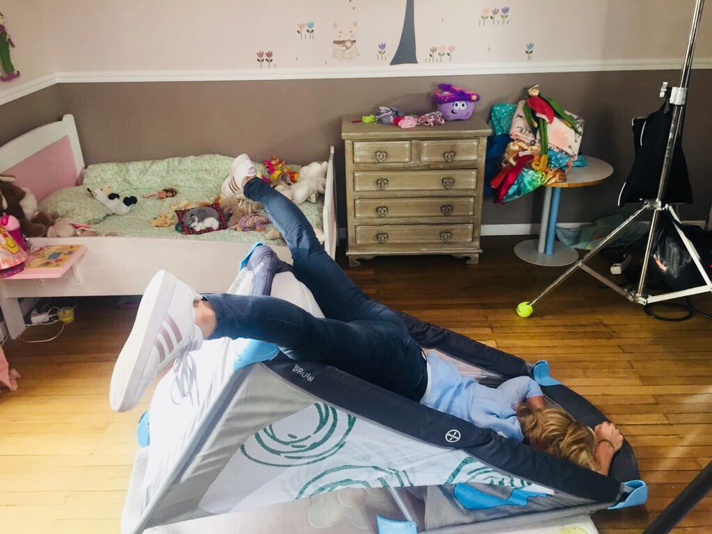 veroniquegallo's tweet photo. Aujourd’hui c’est physique ! 😂 #viedemere #saison2 @tevalachaine @MyFamilyProd https://t.co/GXCcJZHAwV