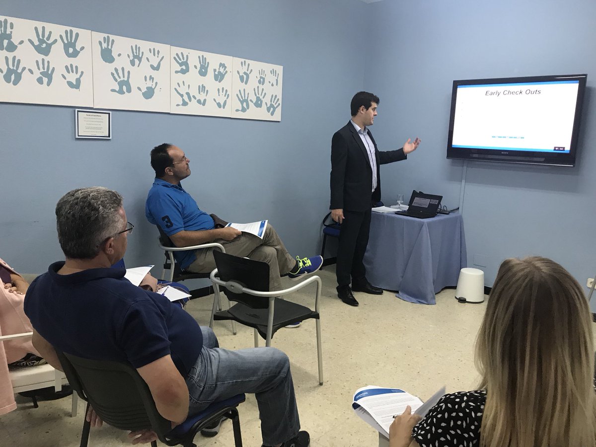 ZoeMWCCB's tweet photo. Thank you @Josecarneiroo for your visit at #ClubCalaBlanca and excelente #Training #LifeAtDiamond #DiamondCareers #oneteamonedream @CharlotteCatCCB https://t.co/eJidjXZO7P