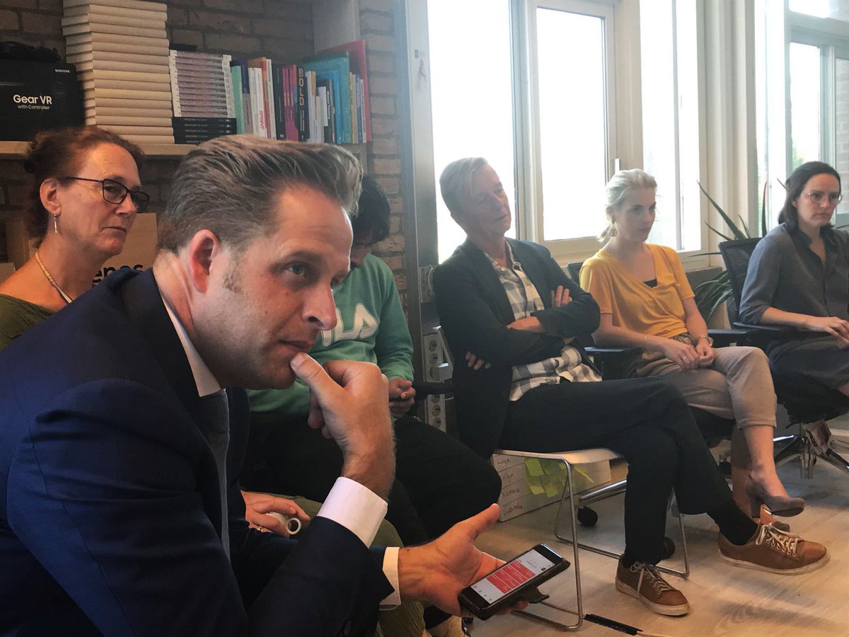 hugodejonge's tweet photo. Bij @Garage2020 werkt initiator @levivandam met een gedreven team van zorgprofessionals, techneuten en designers aan slimme #innovaties om de hulp aan kinderen te verbeteren. https://t.co/mEYYHEJsPt #ZorgvoordeJeugd https://t.co/qeXgFwwvMY