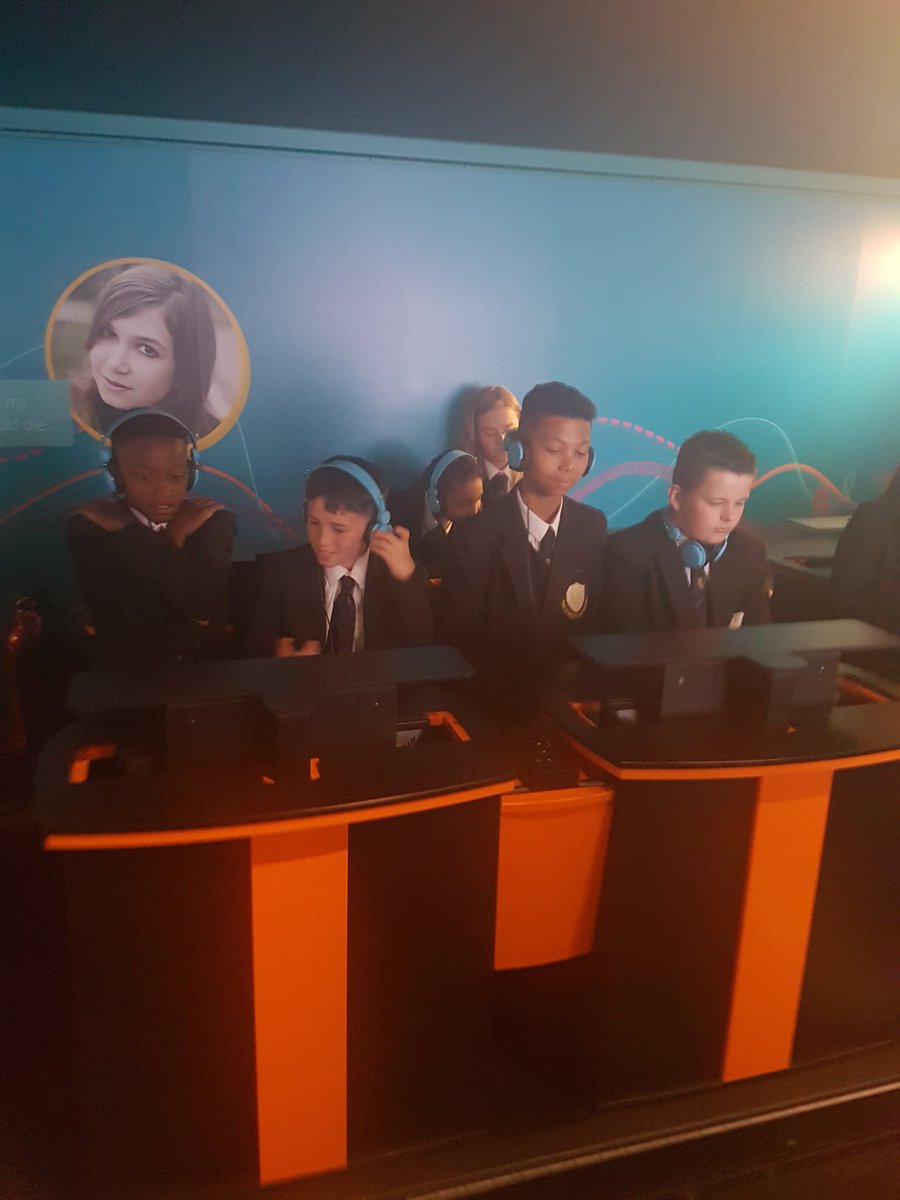 streetlyre's tweet photo. @StreetlyAcademy @StreetlyYr7 7S/Re5 gave some interesting sound effects when the screens came up on the @GSUS_Live bus #streetlylovestechnology #gsuslive https://t.co/A7wiQz7qK3