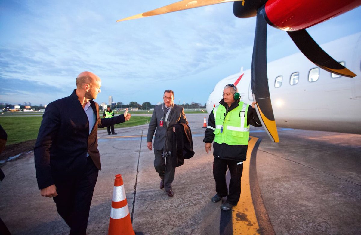 Guillodietrich's tweet photo. Hoy estuve en el vuelo inaugural de la nueva ruta de @Avianca que conecta Buenos Aires con Santa Fe. Seguimos apostando a una #RevoluciónDeLosAviones en la que cada vez haya más destinos, más trabajo y más posibilidades de volar https://t.co/IpYguzfkop