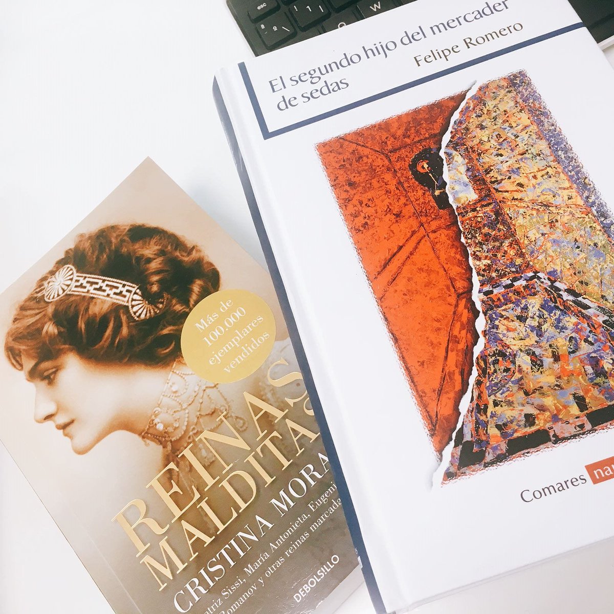 GARRY_86G's tweet image. Pues ya tengo lectura para unos días ...
La novela histórica me fascina, y si es de nuestra #Granada , mejor !!
La vida de las reinas, mujeres de carne y hueso; Excentricidades, caprichos y rebeldías ... PINTAZA !!
#megustaleer #leeresbien #penguinrandomhouse