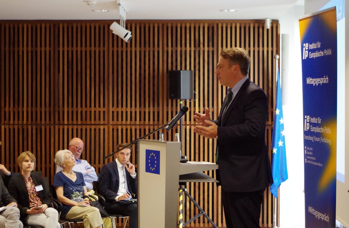 IEP_Berlin's tweet photo. #Mittagsgespräch: Vor einigen Tagen präsentierte die @EU_Commission eine neue #EU #Plastikstrategie. Auch im #MFR stellt der Klima- und Umweltschutz eine Top-Priorität dar. 40% des #EUBudgets sind für die gem. #EUAgrarpolitik an Umweltleistungen gekoppelt. #FutureofEurope https://t.co/SbAsWSxGS7