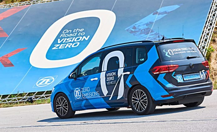 autogazette's tweet photo. #ZF beschleunigt mit #mStars Weg in #Elektromobilitaet #Hinterachse #Hinterachslenkung #Easyturn @ZF_Group @ZF_Konzern https://t.co/nDTxeWPUPE https://t.co/doai0opA1R