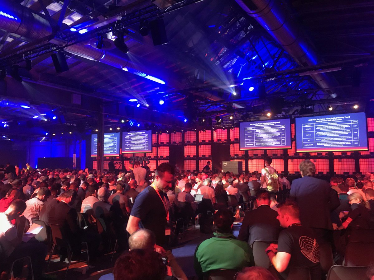 VINTIN_GmbH's tweet photo. Wow, was für ein spannender erster Tag auf der #AWSSummit 🤩 Wir freuen uns auf morgen.
#NetApp #VINTIN Stand #B25 https://t.co/dPhp2LkOLo