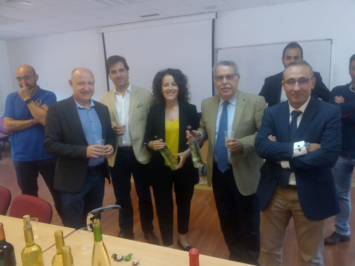 Celebrando el cierre de programa para Jóvenes Directivos y Directivas de la Cadena Agroalimentaria de <a href="/CoopAgroCLM/">Cooperativas Agro-alimentarias Castilla-La Mancha</a>   y una copita de #Altillares <a href="/bodegassanjose/">Bodegas San José</a> 

#jovenesCooperativistas #futuro #relevogeneracional