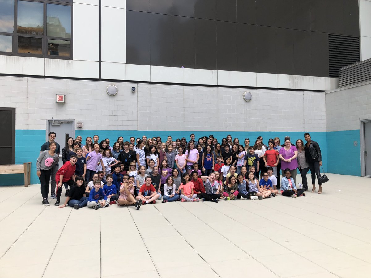 That's a wrap! <a href="/Bloomingdales/">Bloomingdale's</a> mentors <a href="/PS59PTA/">PS 59 PTA</a> mentees celebrated their final session with pizza, sweets and so much fun! Thank you to all of our mentors, mentees and supporting staff who made this year possible. 

#BloomiesBuddies
#BeCause
#BeTheChange