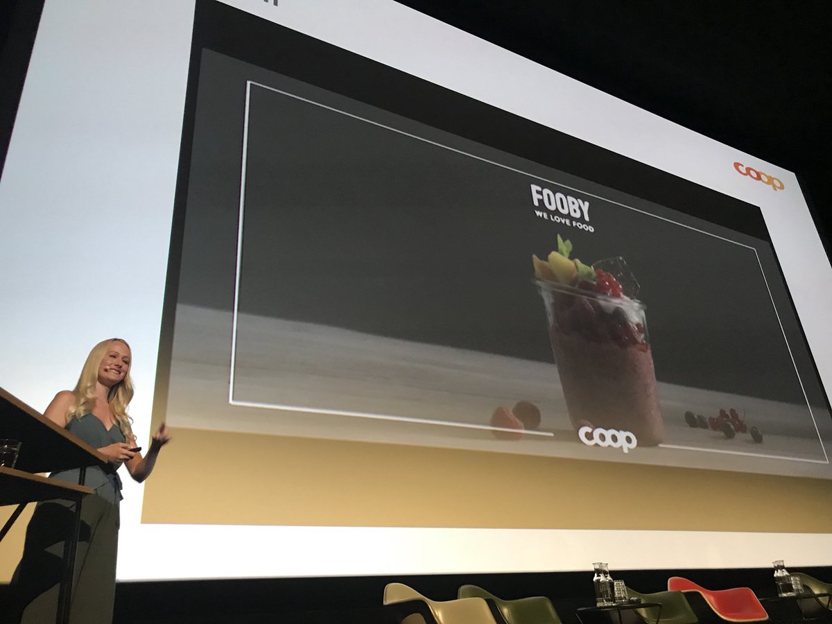 CMD_CH's tweet photo. Foodporn on stage beim #cmdch2018 mit #FOOBY, präsentiert von Vanessa Finzer, Leiterin Werbung bei @coop_ch https://t.co/ns24pJCZB8