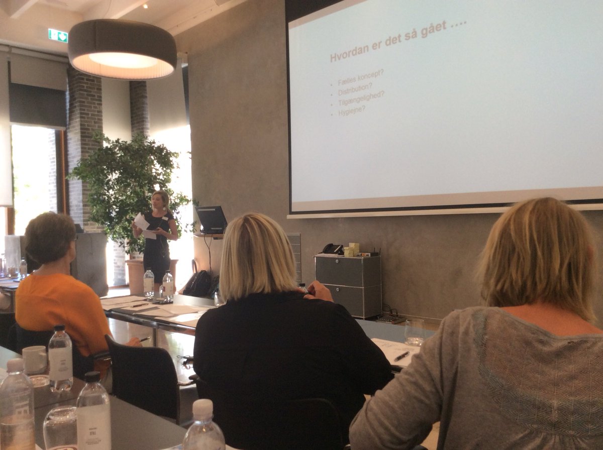 Professionel i adfærd i fuld uniform <a href="/RegionH/">Region Hovedstaden</a> taler om indsatser til infektionsforebyggelse
<a href="/nythospital/">Nyt Hosp. Nordsjæl.</a> kan! Håndhygiejne i øjenhøjde med ledelsesopbakning og lokale ildsjæle #HandHygiene