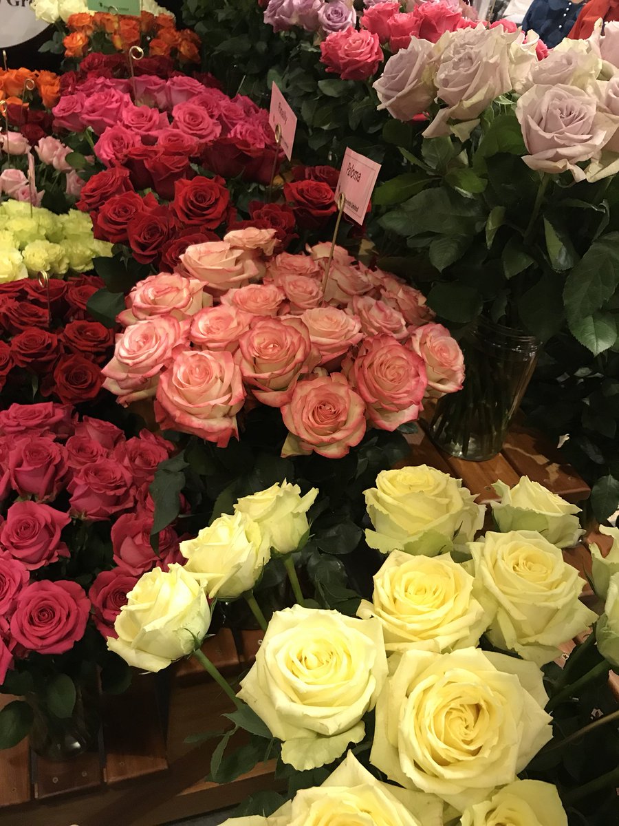 AmbBrouwer's tweet photo. #iftex2018 in Nairobi now happening in Oshwal Center Westlands. A sea of flowers a feast for the eye! @NLinKenya https://t.co/Ke7rX7IEwn