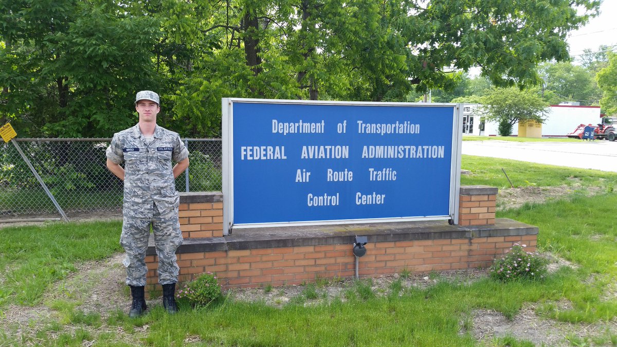 gobluestreaks's tweet photo. SHS Global Internship student, Andrew Gerold, got to visit the FAA Air Route Traffic Control Center in Oberlin Ohio. Air Traffic Control Training Specialist took him around the station to experience all of the different aspects of the Center. #SCSGIE #BlueStreakPride ⚡️ https://t.co/pxqsZmqguQ