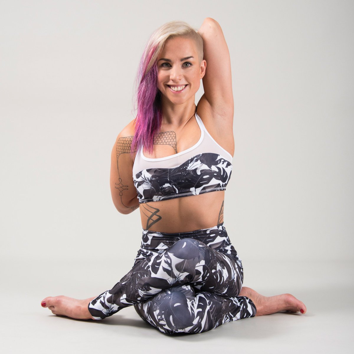 "I steer people away from fixating on the perfect pose and encourage everyone to simply have fun on their mats, let their breath be their guide and just see what happens!" <a href="/iccha_yoga/">Iccha Yoga</a> ✨🙏 <a href="/OMYogaMagazine/">omyogamagazine</a> #Yogangster #OMYogaMagazine #YogaInspiration #YogaTeacher #YogaJourney