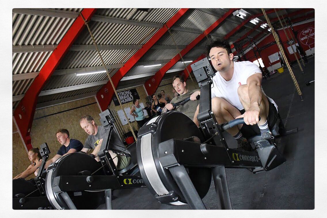 Every Wednesday we programme a partner or team WOD.

Oh, and today it is a good en’.