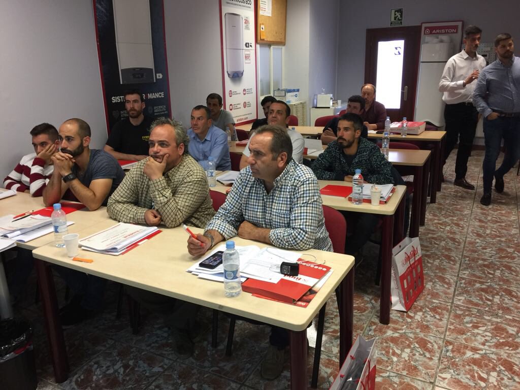 CalderasSat's tweet photo. Curso en Bilbao de la marca @FonditalSpa . Un placer! #satoficial #calderas https://t.co/AdG0SMapLn