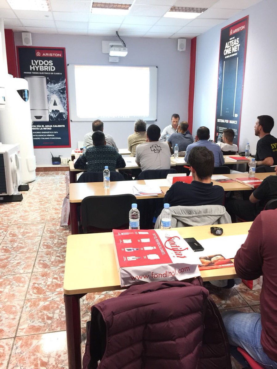 CalderasSat's tweet photo. Curso en Bilbao de la marca @FonditalSpa . Un placer! #satoficial #calderas https://t.co/AdG0SMapLn
