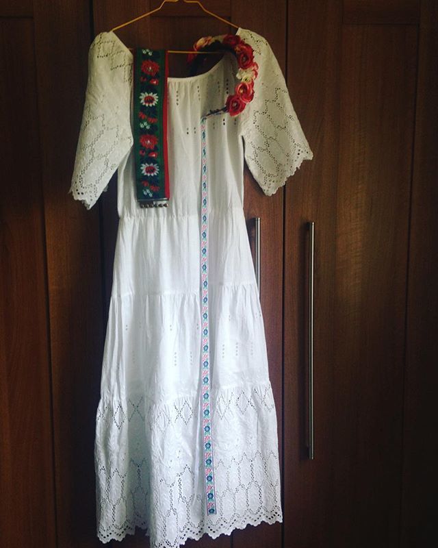 mariajazzflute's tweet photo. Dress ready for tonight!๐ฒ
.
.
.
.
.
@topolana_band
#finalrecital #slovakfolklore #slovakfolk #folkdress #musiccollege #jazz #jazzfolk #jazzgig #gig #guildhallschool #guildhallschoolofmusicanddrama #lastyearofcollege #finishingcollege #graduation #slovaksabroad #slovenka #slโฆ https://t.co/pyNyAMAUNC