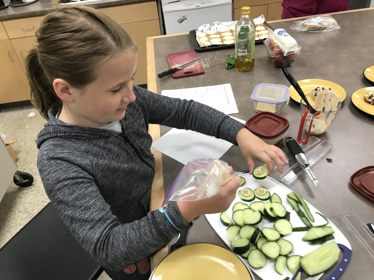 TVACookingClub's tweet photo. Getting things ready! https://t.co/Vdh9Fn6dHt