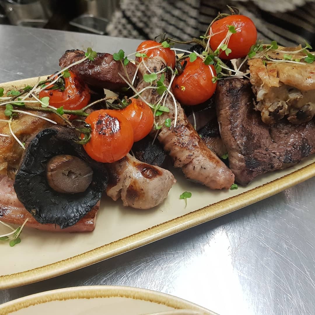 Robin`s Oak Bar & Grill Hull (@restaurantrobin) on Twitter photo 